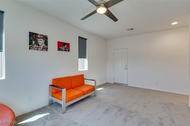 Building Photo - 440 Trevinca St