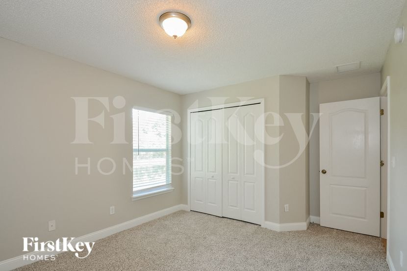 Building Photo - 112 Glen Oaks Dr