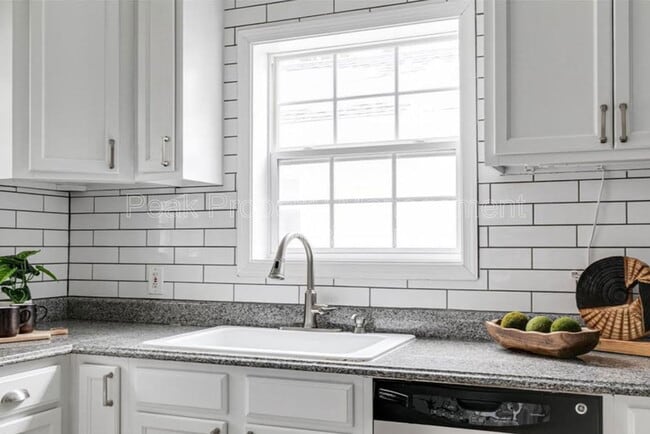 Building Photo - 4504 Hanover Ave