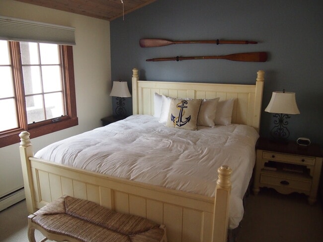 Building Photo - 2 Bedroom 2 bath, Hillside Whitefish Lake Condo