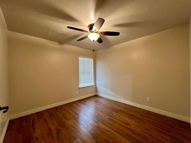 Building Photo - 1604 Dorothy Dr