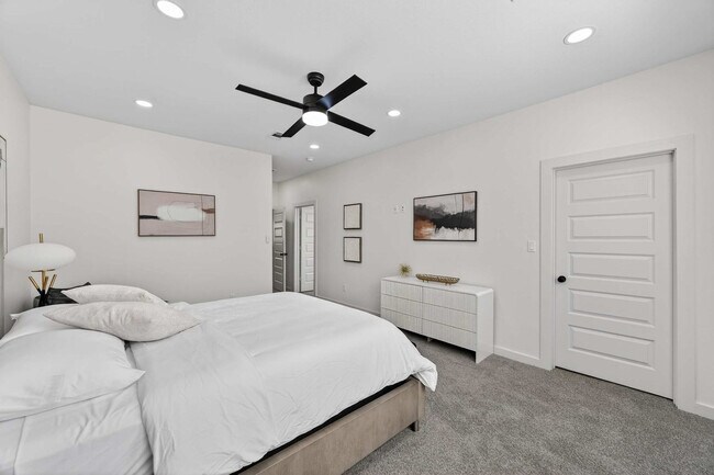 Building Photo - 2912 El Fenice Ln