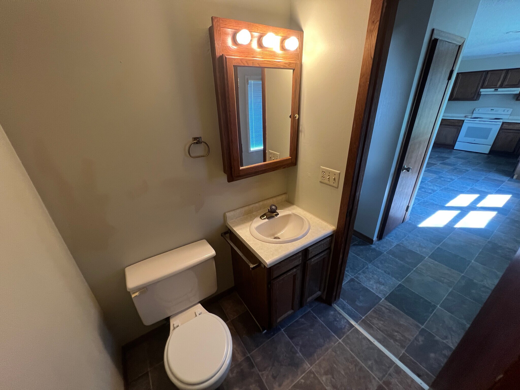 Building Photo - 3322 Glendale Ave