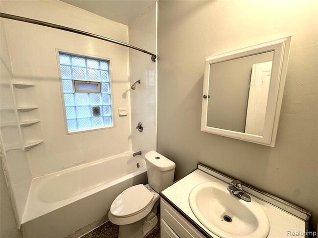 Building Photo - 14570 Lappin St