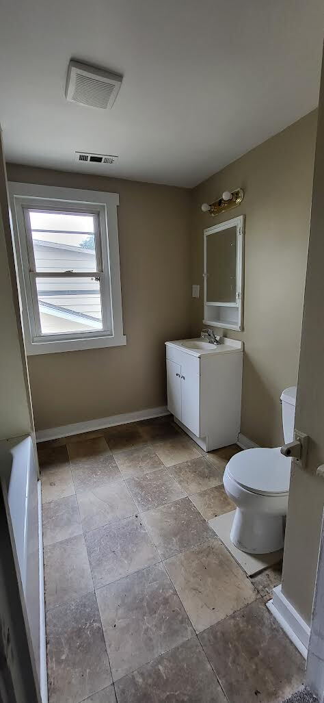 Building Photo - 2 Bedroom Apartment