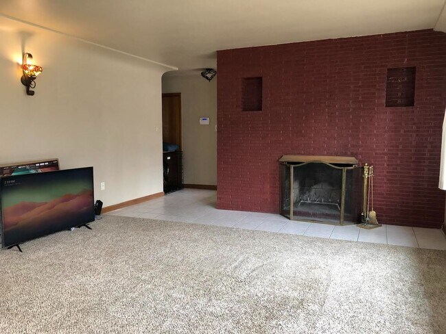 Building Photo - Charming 4 Bd, 2 Ba, Ranch Home in D-12 School District, close to Downtown, Trails and Ft. Carson