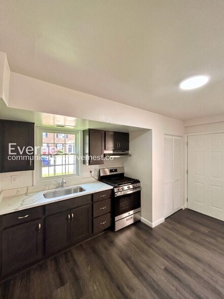 Building Photo - 503 N 30th St