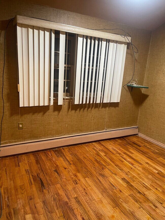 3rd Bedroom - 2067 E 57th St