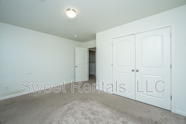 Building Photo - 105 Rockingham Way