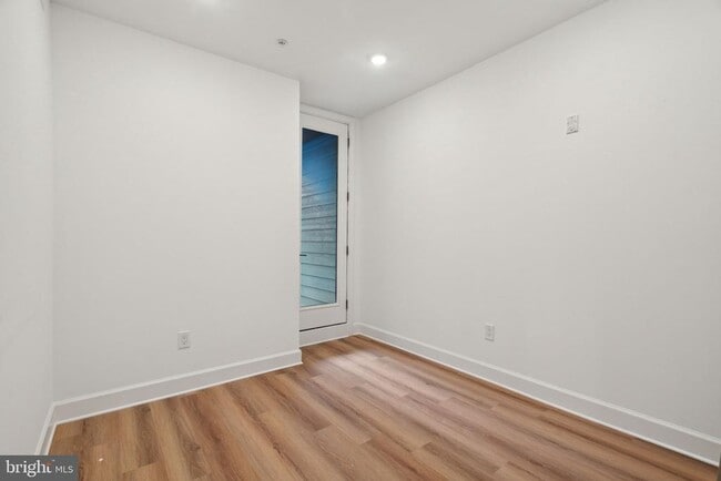 Building Photo - 2039 N Front St