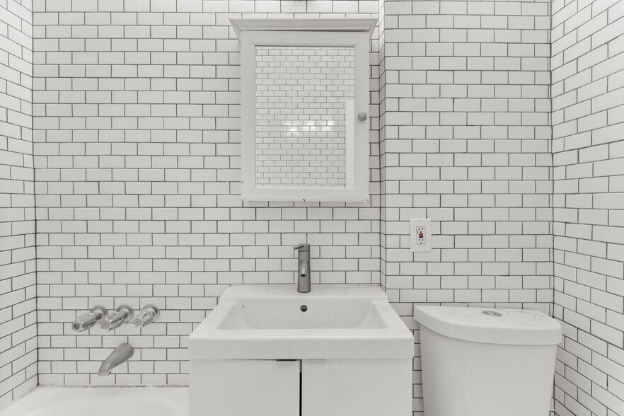 Building Photo - 1115 E Broadway