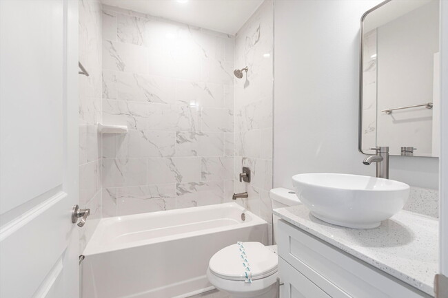 Building Photo - BRAND NEW Construction, 3 bed / 2 bath Ren...