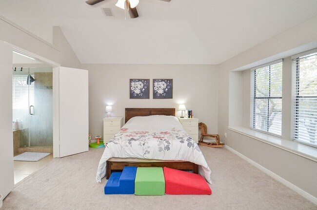 Building Photo - 4614 Rainbow Run