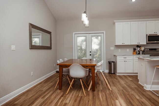 Building Photo - 2810 Pinnacle Point Dr