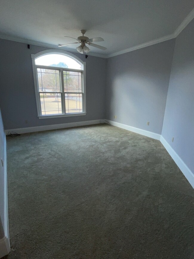 Building Photo - 112 Limelight Dr