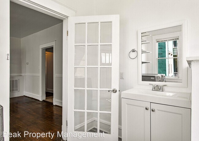 Building Photo - 4 br, 2 bath House - 1304 Bainbridge St.