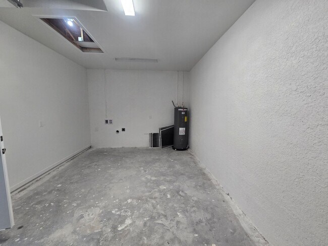 Building Photo - Brand New 2/2/1-South Lehigh Acres