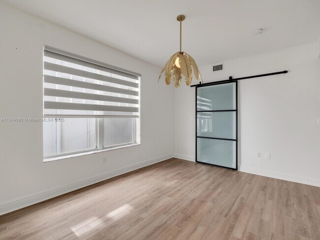 Building Photo - 1528 Drexel Ave