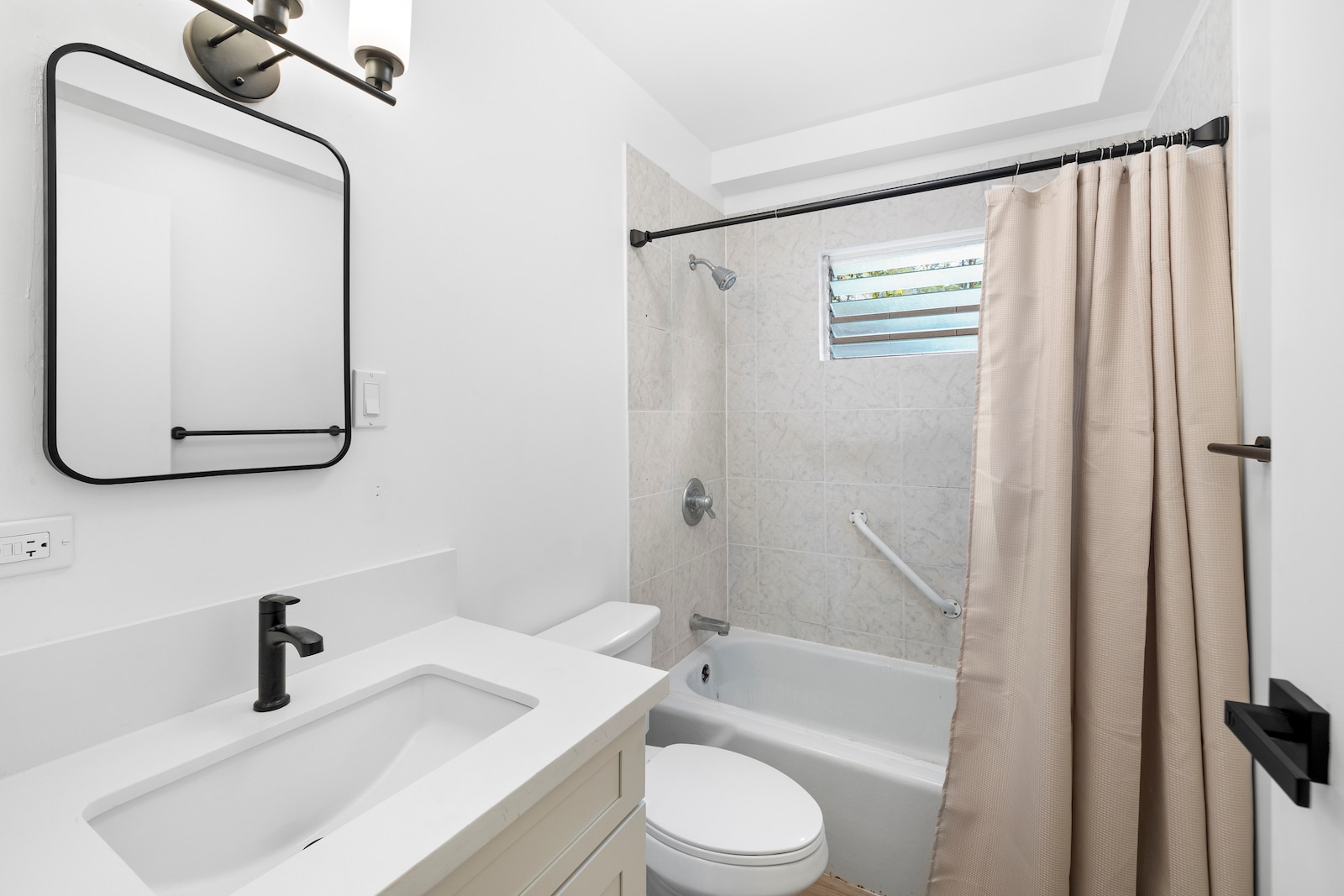 En suite bathroom of additional unit attached to carport. - 45-162 Neepapa Pl