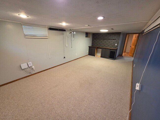 Building Photo - Renovated Beauty in Spring Lake Park
