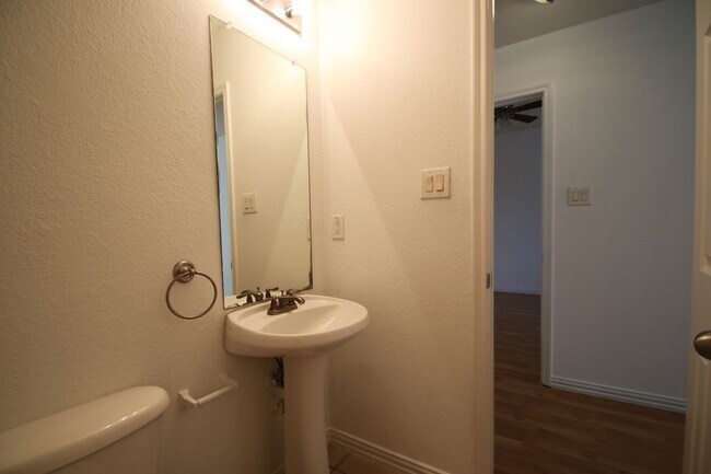 Building Photo - 3124-3126 Cherry Ln