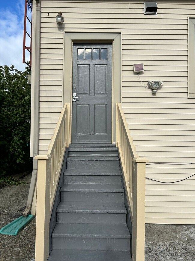 Building Photo - 1560