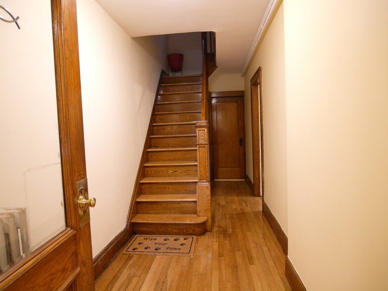 Building Photo - 63 68th St