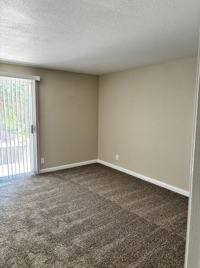 Building Photo - MOVE IN SPECIAL - 1/2 OFF THE 1ST MONTH RE...