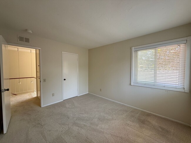Building Photo - Beautiful Two Bedroom Townhome in San Luis Rey