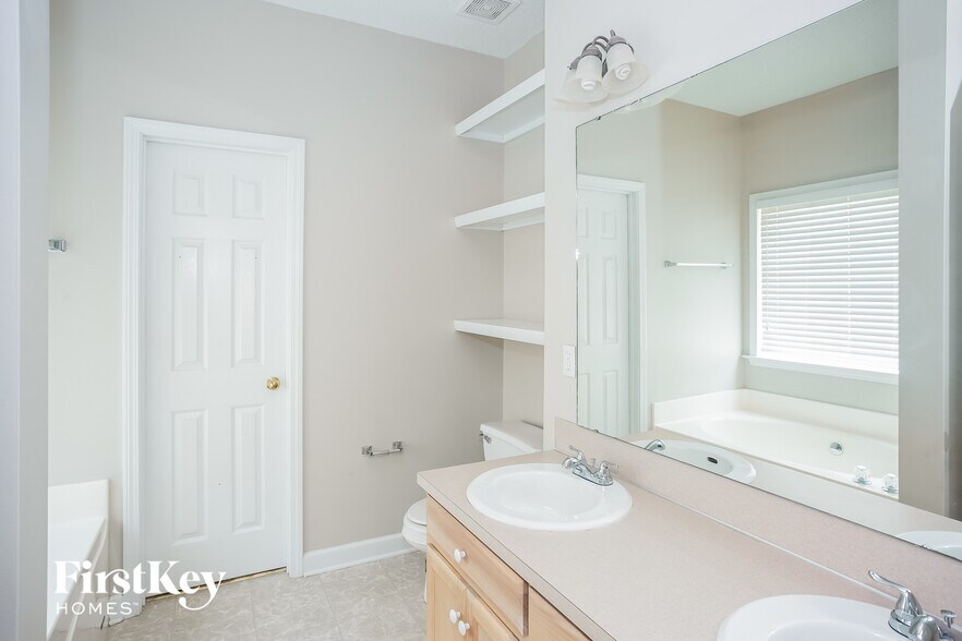 Building Photo - 376 Stonehaven Ct SW