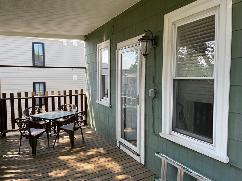 Building Photo - 211 W 8th St