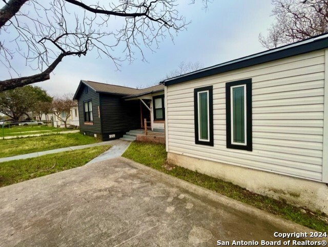Building Photo - 1110 Clower-