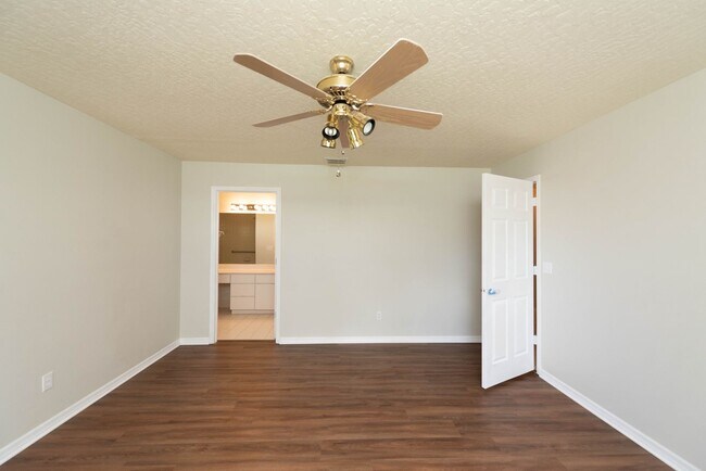 Building Photo - 1236 Buffing Cir SE