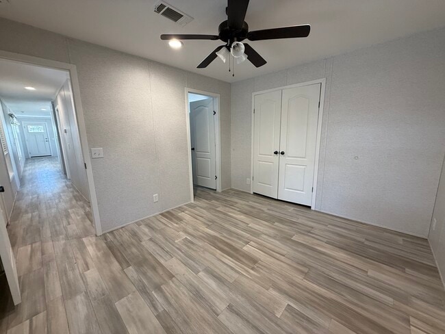 Building Photo - 6607 Lakewood Dr