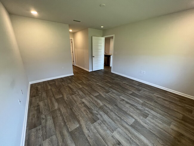 Building Photo - 399 This Way