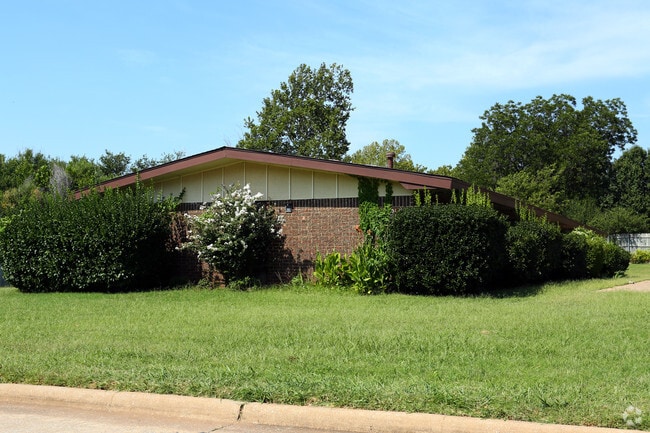 Building Photo - 1201 Roosevelt