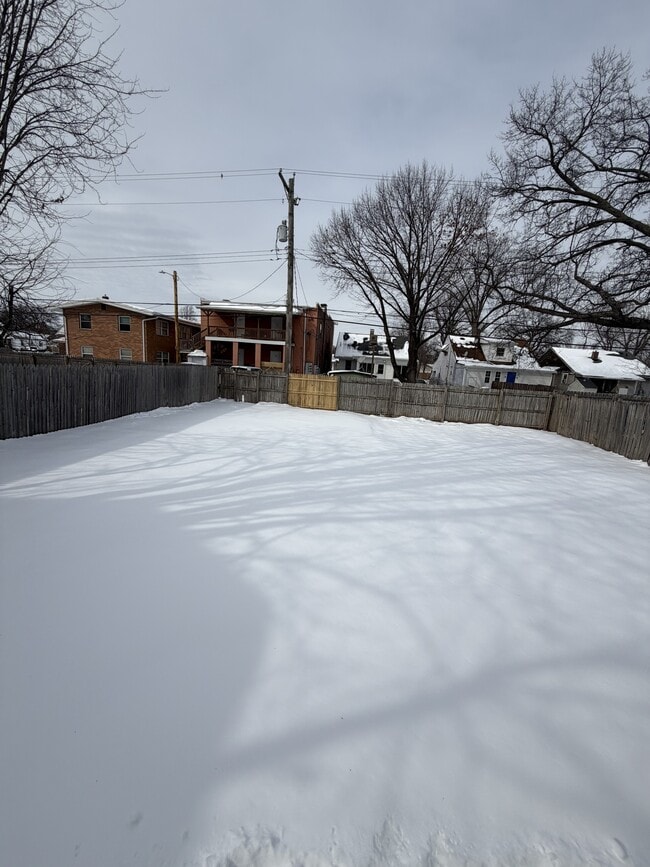 Building Photo - 2613 Iowa St