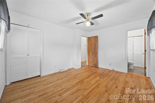 Building Photo - 1037 Stoneybrook Ln