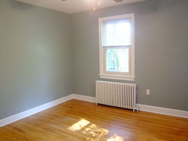 Building Photo - 8206 Greenwood Ave