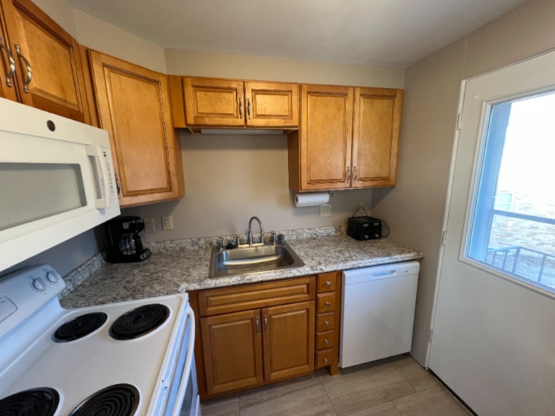 Building Photo - 2201 Catalpa Rd