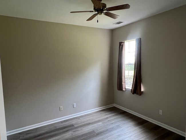 Building Photo - Lovely 3BR Ranch-Style Home in Sun City-Available 12/22/25