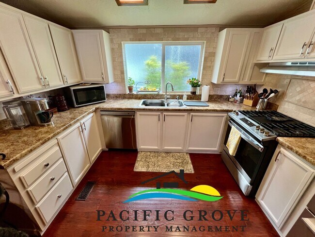 Building Photo - Lovely Monarch Pines age 55 and Older Furnished Home Available January of 2026!