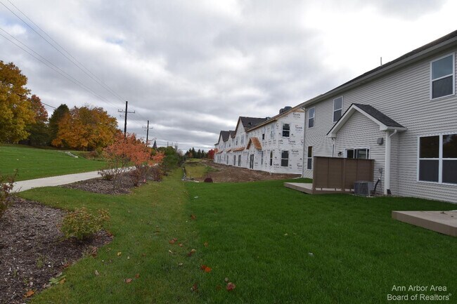 Building Photo - 105 Salt Springs Dr