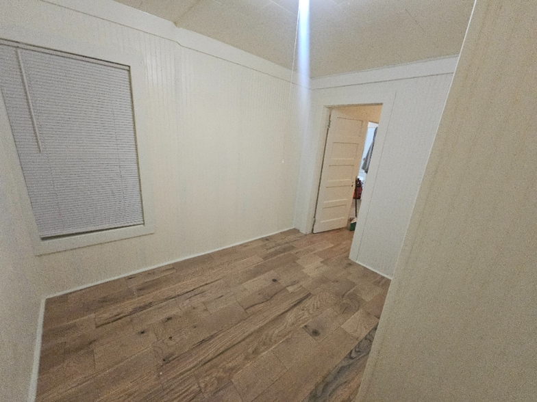 Building Photo - 321 W Elm St