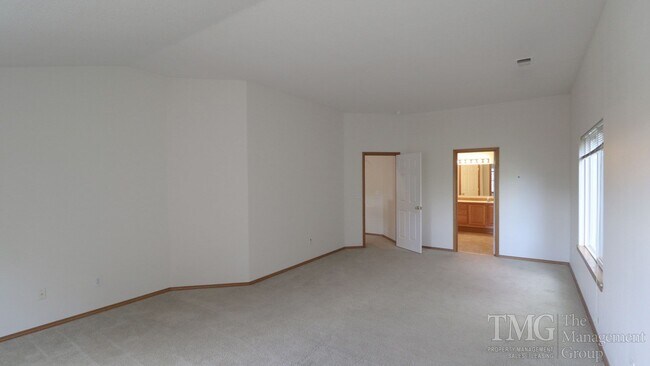 Building Photo - Beautiful 4-Bedroom Home with Custom Finishes & Thoughtful Layout