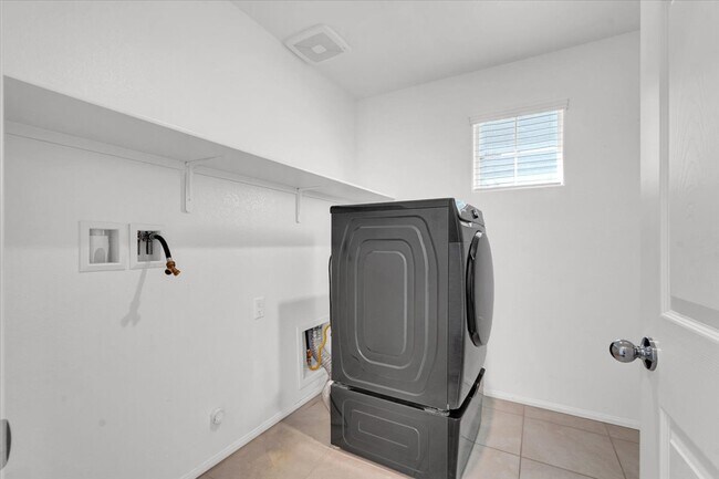 Building Photo - 8033 Skye Foxx St
