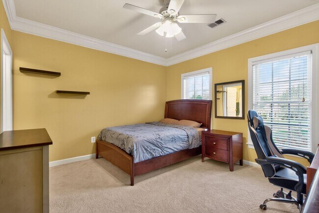 Building Photo - 401 Hilton Head Ct