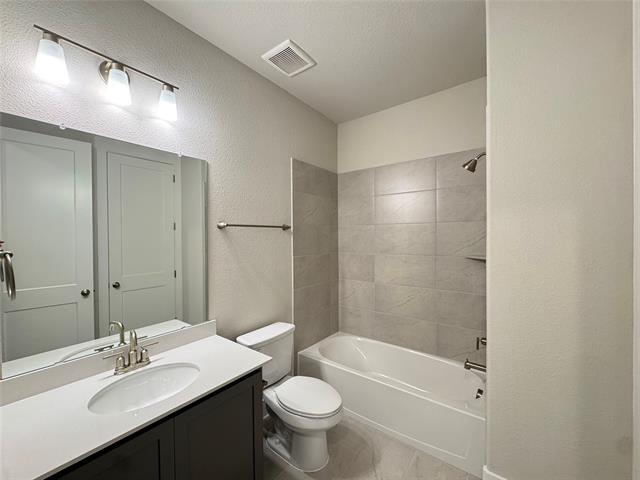 Building Photo - 805 Meadowcrest Dr