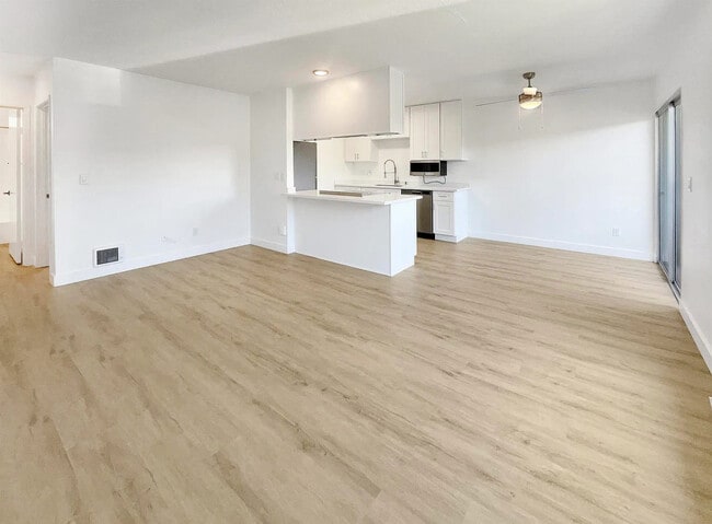 Building Photo - 9586 Carroll Canyon Rd