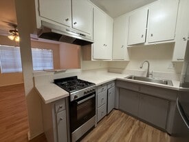 Building Photo - 4855 Lexington Ave